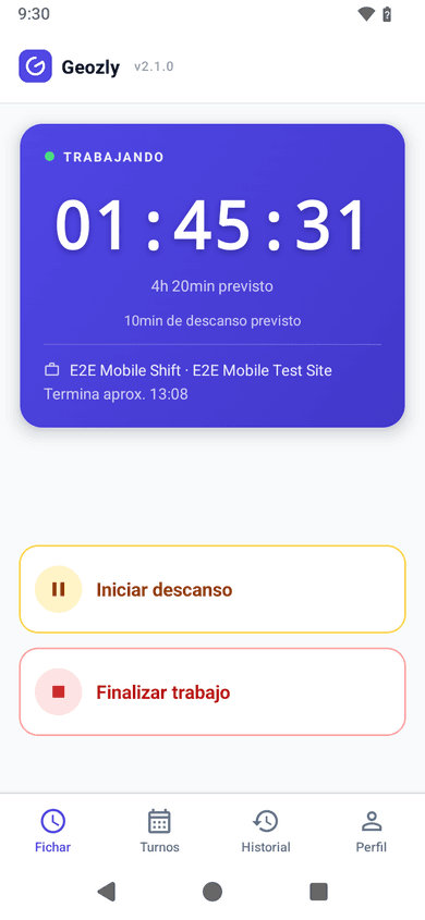 App móvil de Geozly con la pantalla de fichaje del empleado